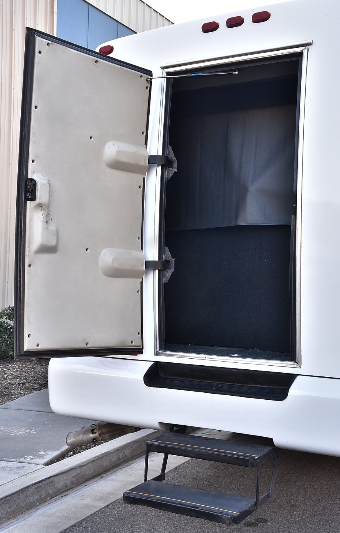 Limo Bus for Sale in Fontana, CA - Photo 10