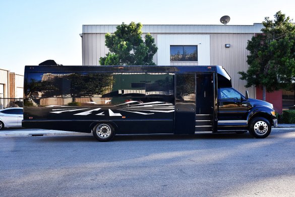 2008 Ford F-650 Limo Bus for Sale in Fontana, CA - Photo 2