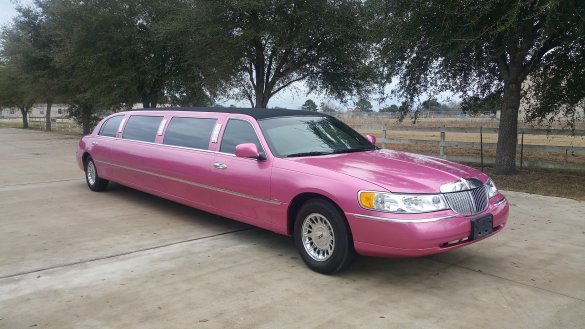 2001 Lincoln TownCar Limousine for Sale in Houston, TX - Main Photo