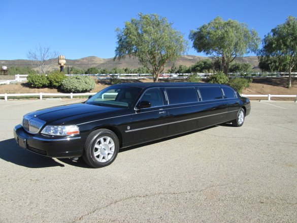 2006 Lincoln Towncar Limousine for Sale in AGUA DULCE, CA - Photo 2