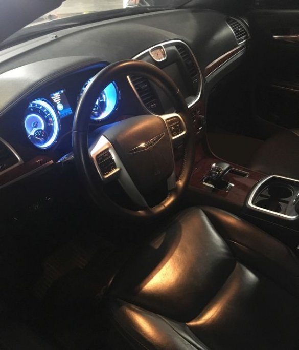 2013 Chrysler 300 Black-Tux 6-Pass Limousine Limousine for Sale in San Clemente, CA - Photo 3