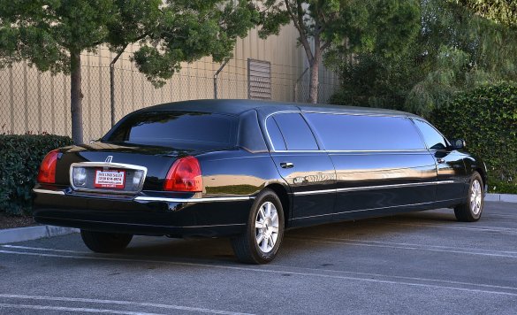 2011 Lincoln Town Car Limousine for Sale in Fontana, CA - Photo 3