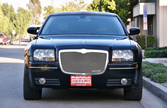2007 Chrysler 300 Limousine for Sale in Fontana, CA - Photo 2