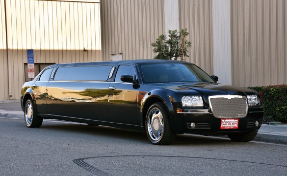 2007 Chrysler 300 Limousine for Sale in Fontana, CA - Main Photo