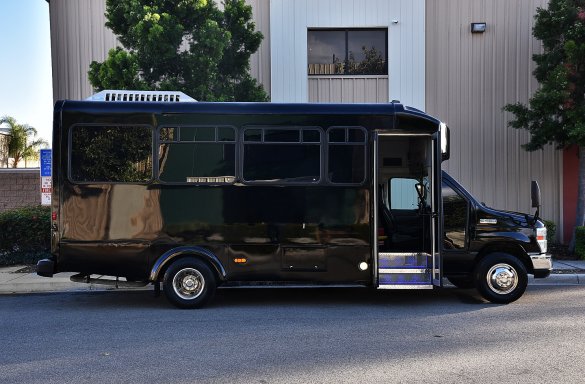 2011 Ford E-450 Limo Bus for Sale in Fontana, CA - Photo 2