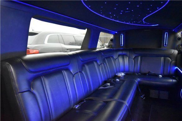 2013 Lincoln MKT 120 4 Door Limousine for Sale in Haverhill, MA - Photo 2