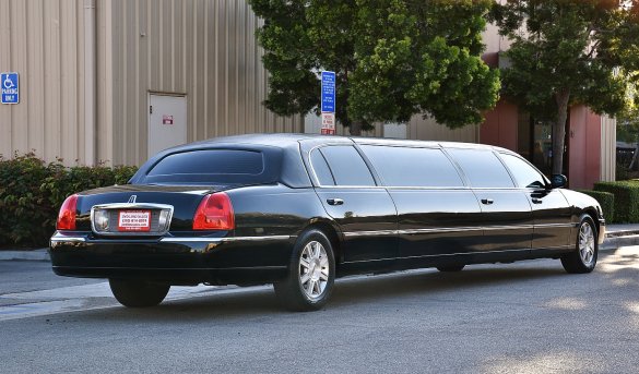 2010 Lincoln Town Car Limousine for Sale in Fontana, CA - Photo 3
