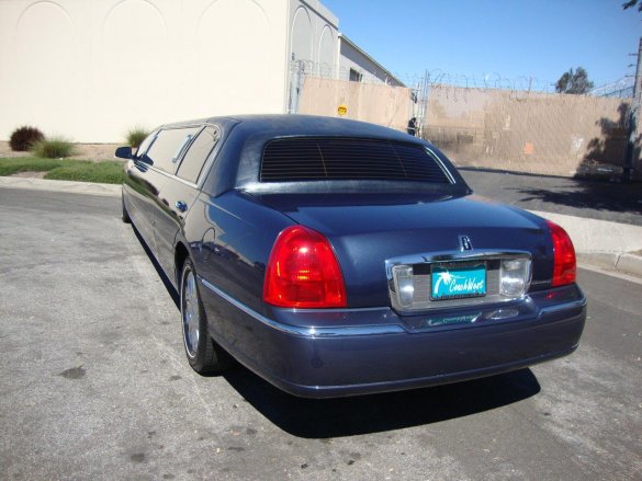 2006 Lincoln 100" Limousine for Sale in Carson, CA - Photo 3