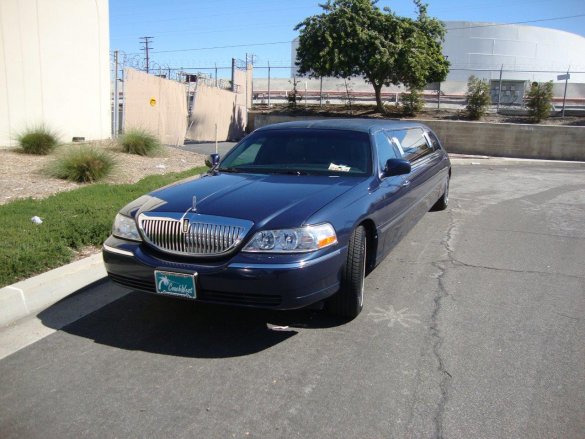 2006 Lincoln 100" Limousine for Sale in Carson, CA - Photo 3