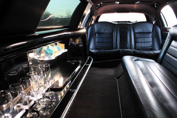 2005 Lincoln Lincoln Town Car Limousine Limousine for Sale in Chester, PA - Photo 2