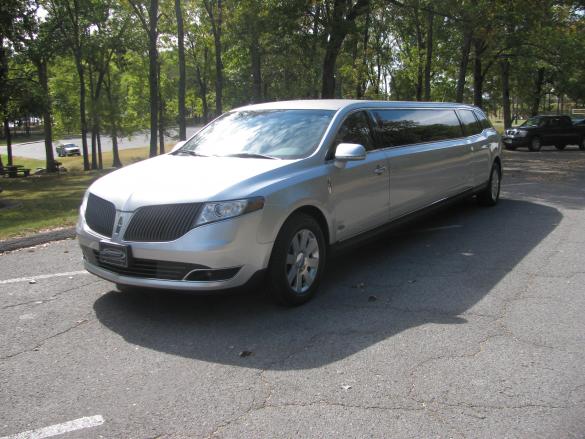 2013 Lincoln MKT Limousine for Sale in Nashville, TN - Photo 2