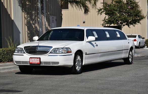 2007 Lincoln Town Car Limousine for Sale in Fontana, CA - Photo 3