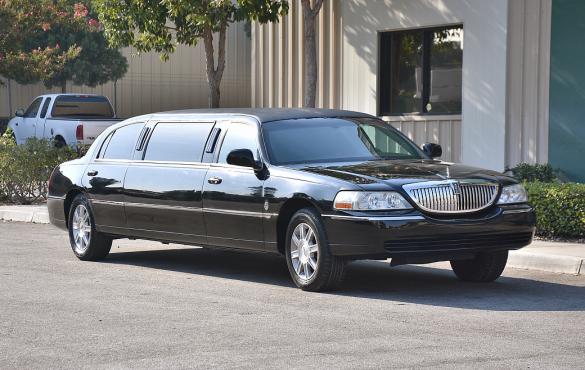 2007 Lincoln Town Car Limousine for Sale in Fontana, CA - Photo 2