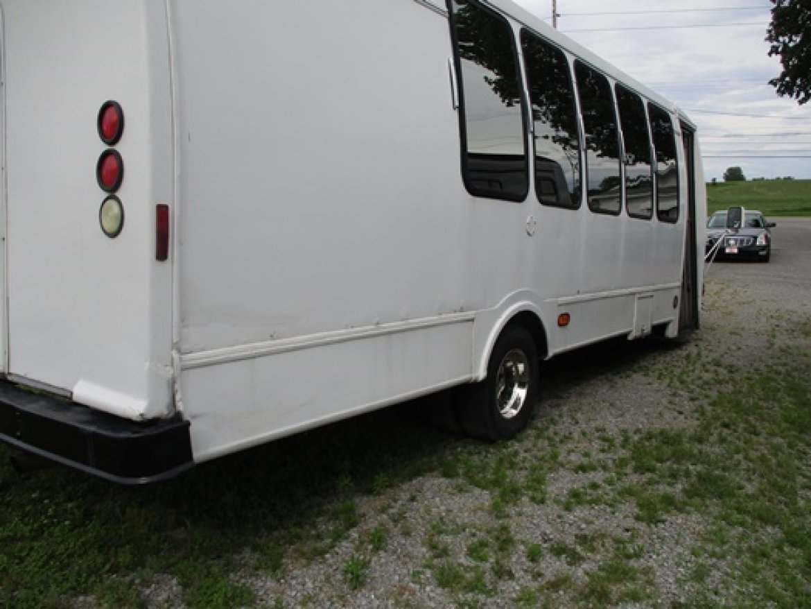 Limo Bus for Sale in Bellefontaine, OH - Photo 4