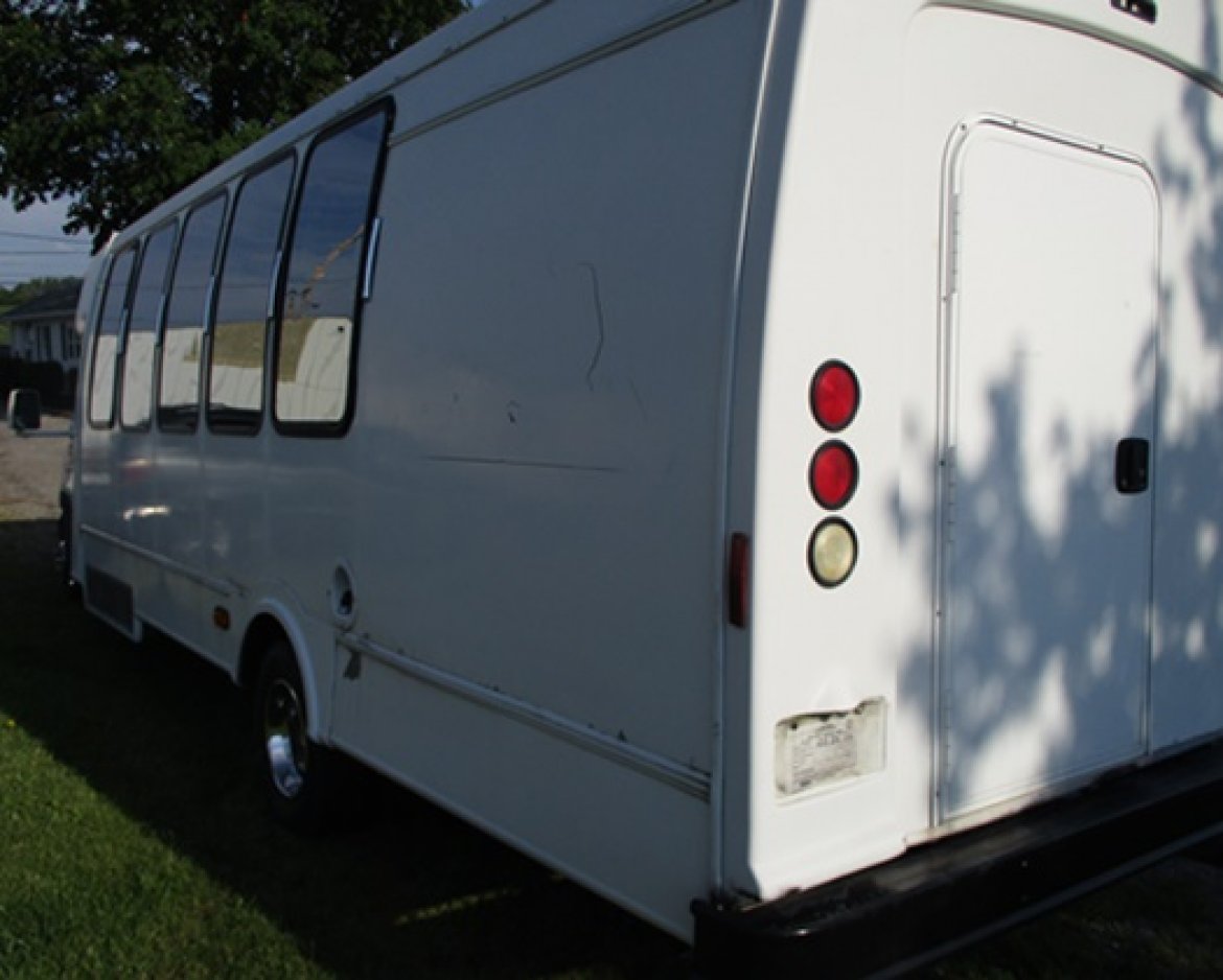 Limo Bus for Sale in Bellefontaine, OH - Photo 7