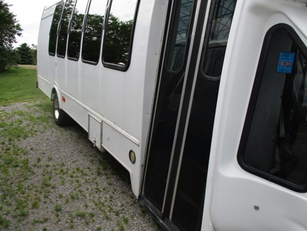 Limo Bus for Sale in Bellefontaine, OH - Photo 10