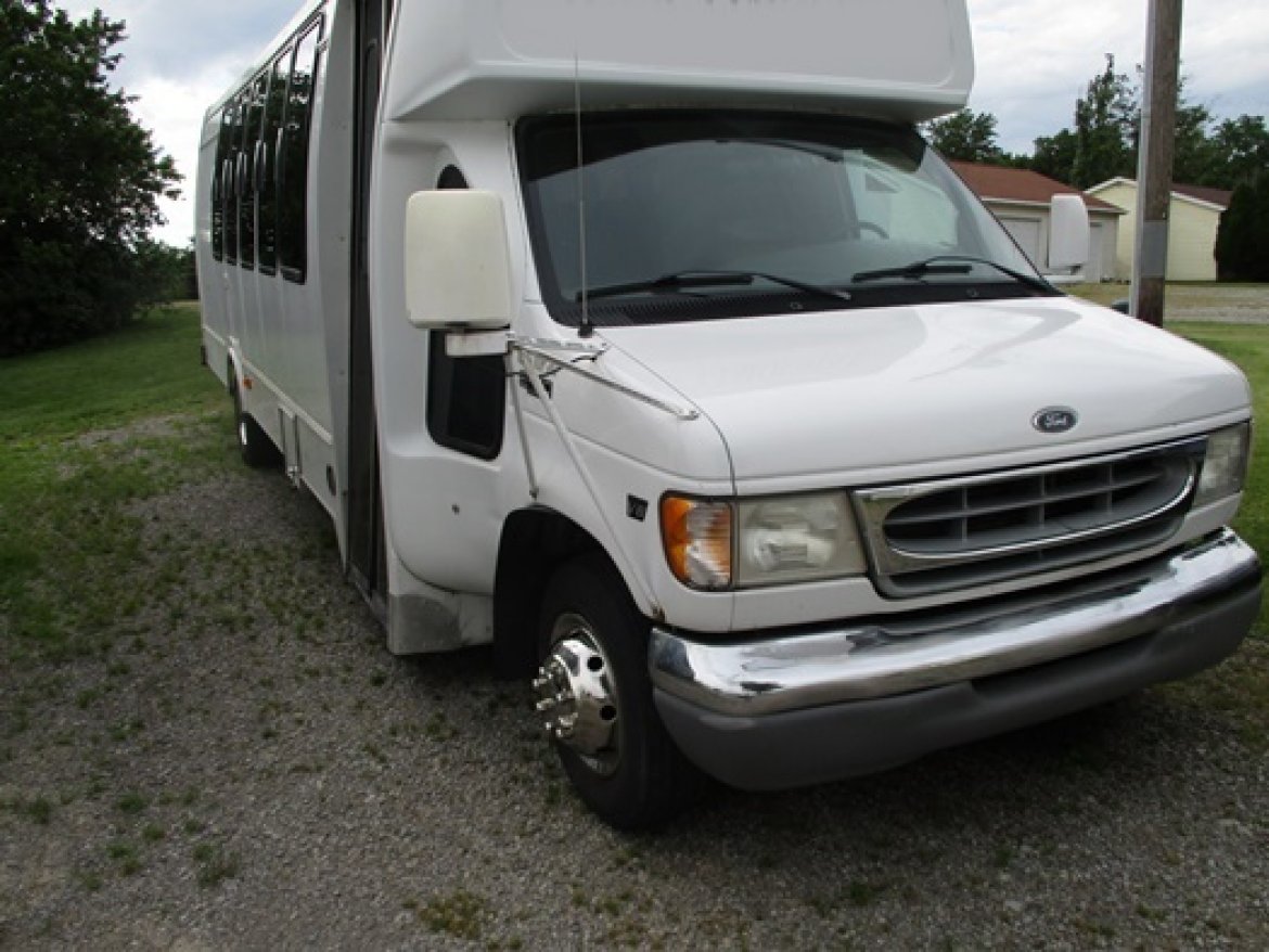 Limo Bus for Sale in Bellefontaine, OH - Photo 3