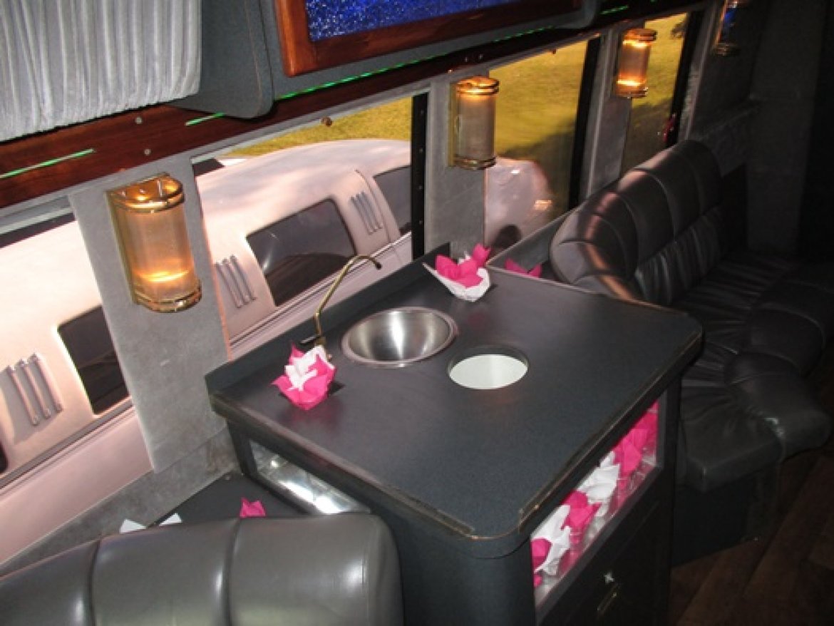 Limo Bus for Sale in Bellefontaine, OH - Photo 17