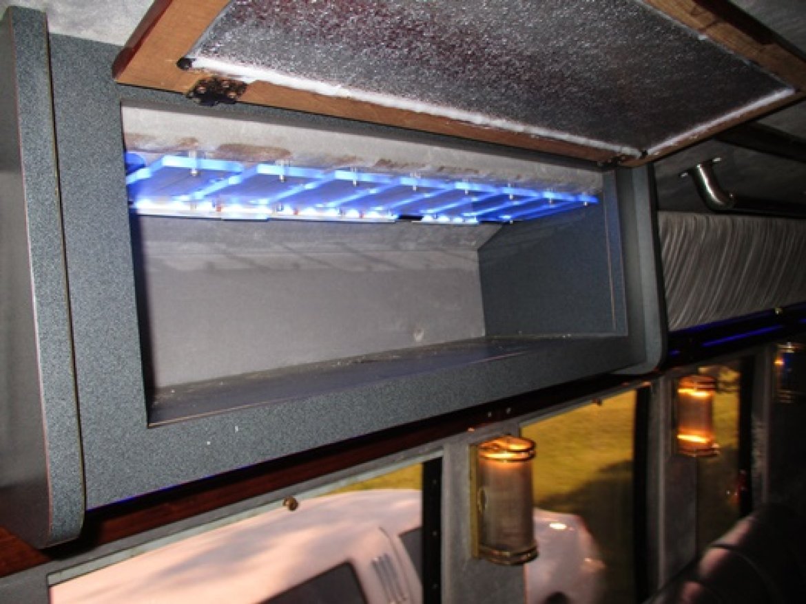 Limo Bus for Sale in Bellefontaine, OH - Photo 18