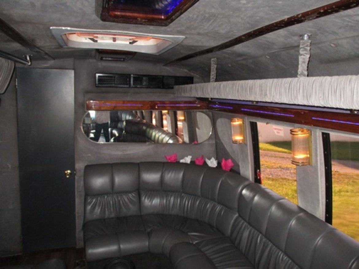 Limo Bus for Sale in Bellefontaine, OH - Photo 19