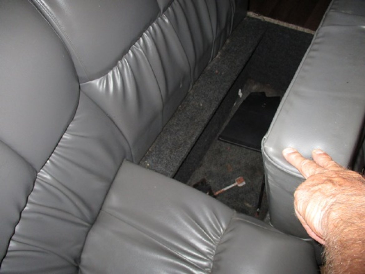 Limo Bus for Sale in Bellefontaine, OH - Photo 20