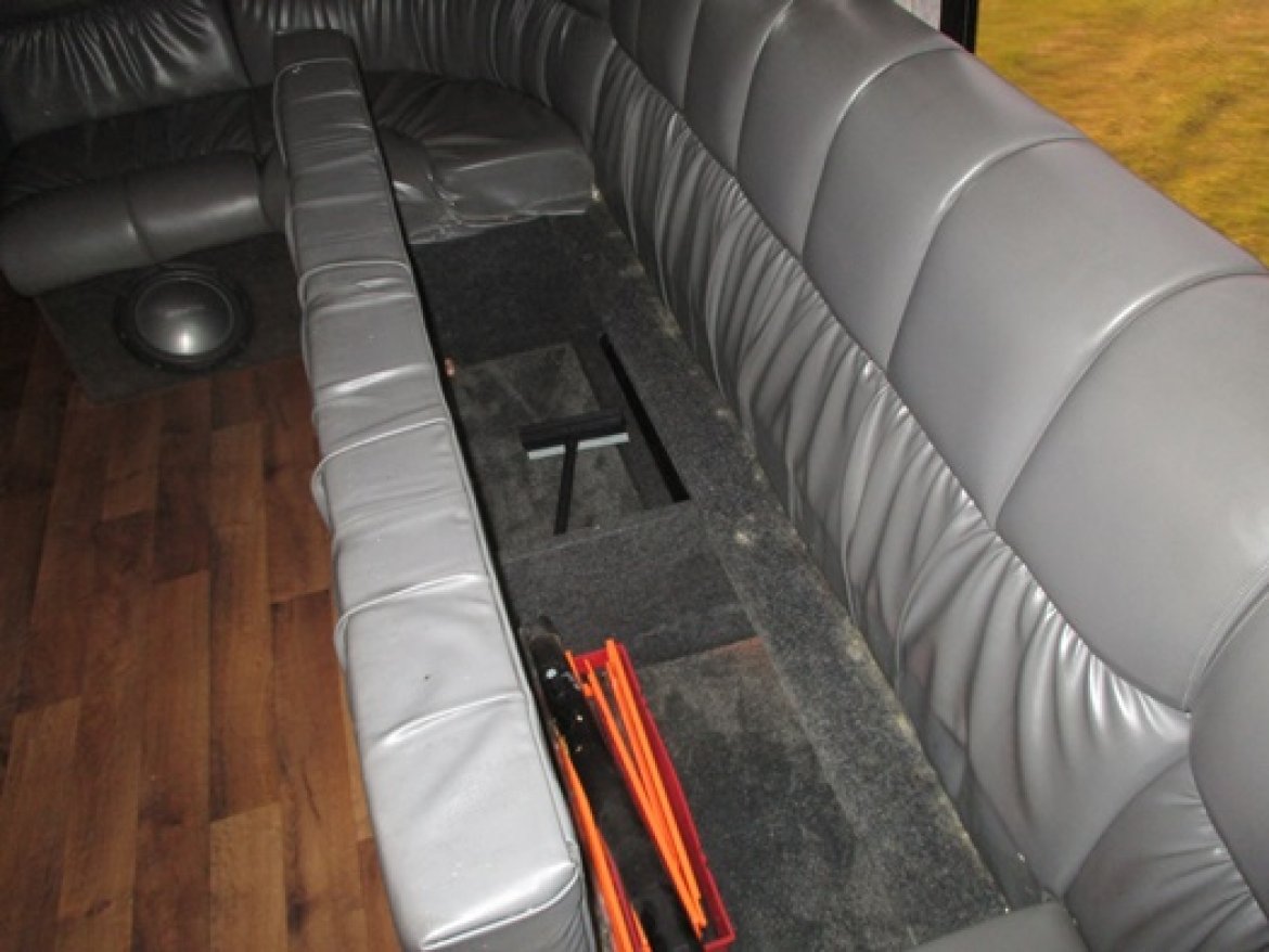 Limo Bus for Sale in Bellefontaine, OH - Photo 21