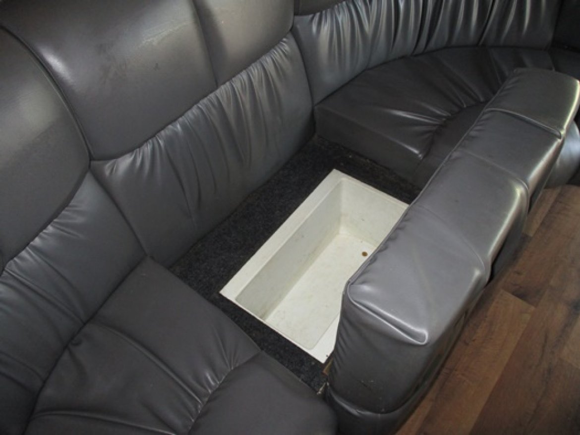 Limo Bus for Sale in Bellefontaine, OH - Photo 22