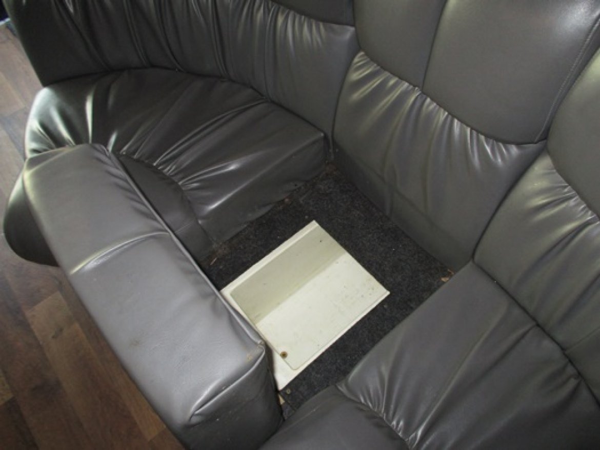 Limo Bus for Sale in Bellefontaine, OH - Photo 23
