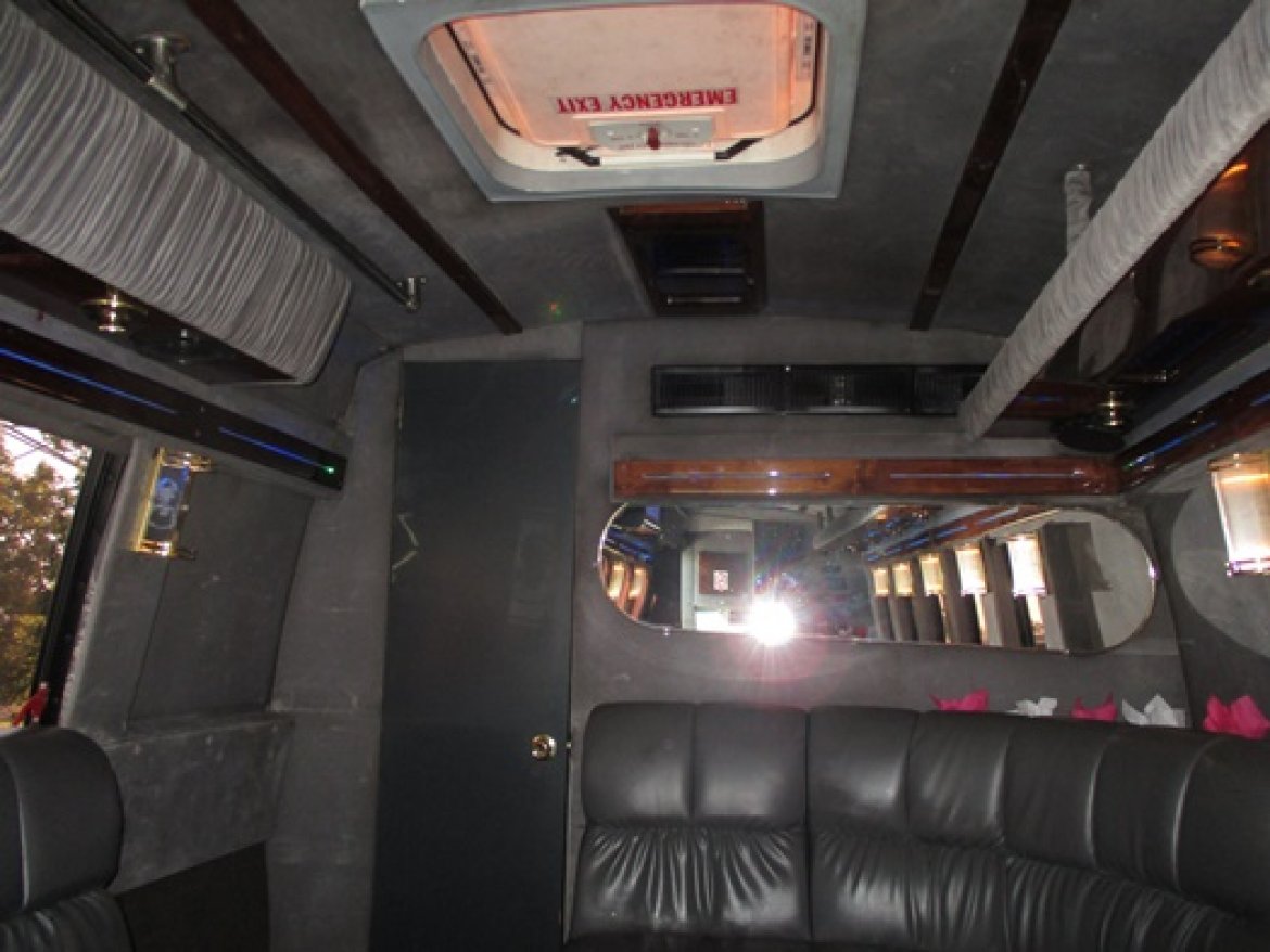 Limo Bus for Sale in Bellefontaine, OH - Photo 27