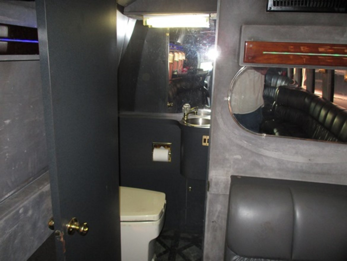 Limo Bus for Sale in Bellefontaine, OH - Photo 28