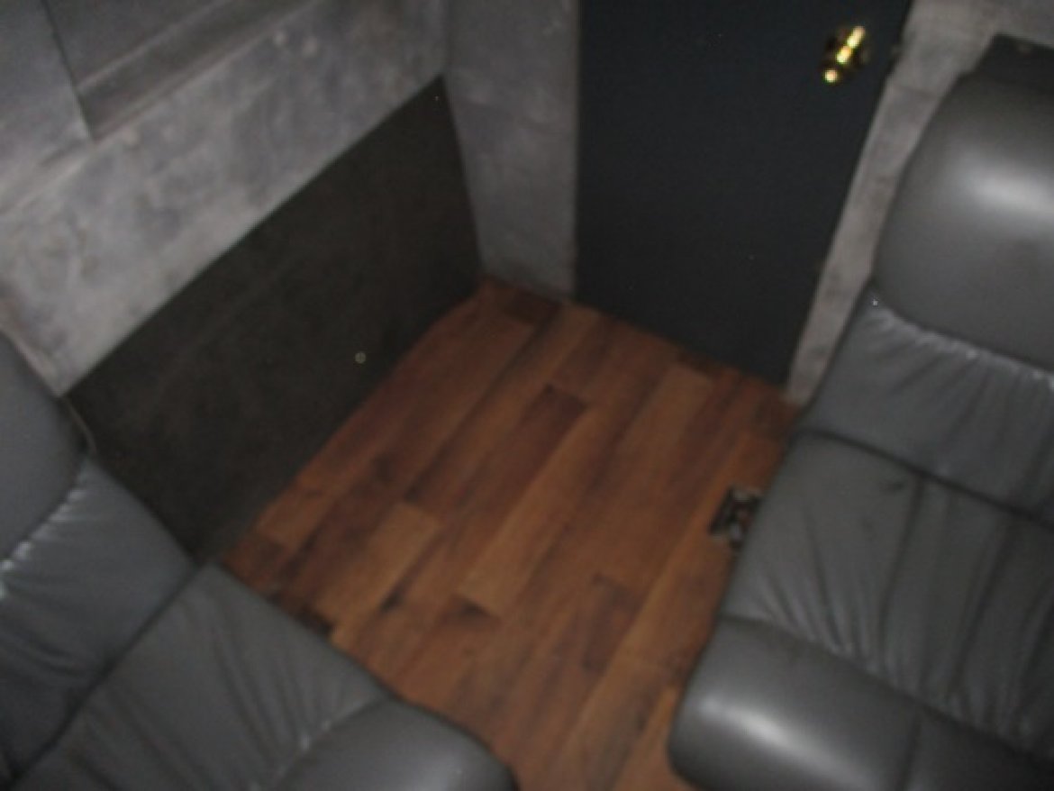 Limo Bus for Sale in Bellefontaine, OH - Photo 29
