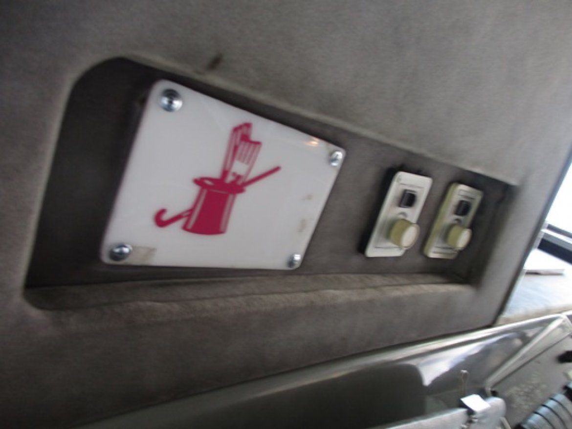 Limo Bus for Sale in Bellefontaine, OH - Photo 32