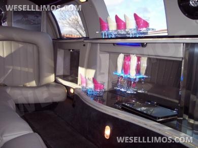 2006 Aergo Lincoln Town Car Limousine - Limousine for Sale in Bellefontaine, OH - Photo 6