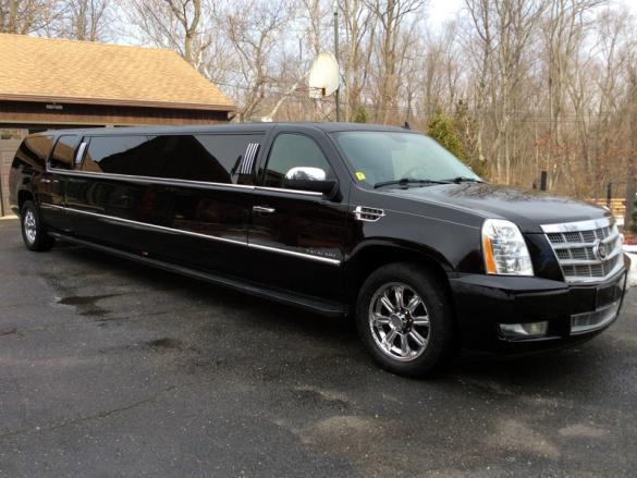 2008 Cadillac Accolade SUV for Sale in Trenton, NJ - Photo 2