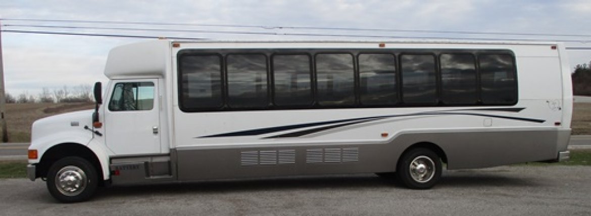 Limo Bus for Sale in Bellefontaine, OH - Photo 7