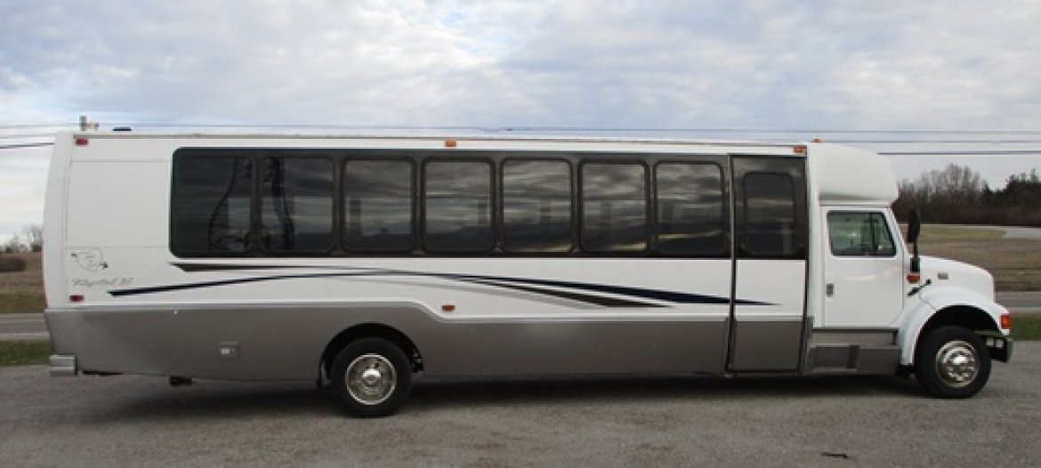 Limo Bus for Sale in Bellefontaine, OH - Photo 8