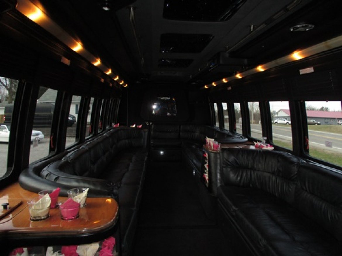 Limo Bus for Sale in Bellefontaine, OH - Photo 16