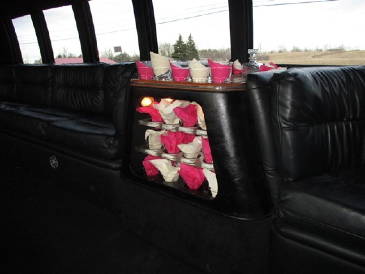 Limo Bus for Sale in Bellefontaine, OH - Photo 18