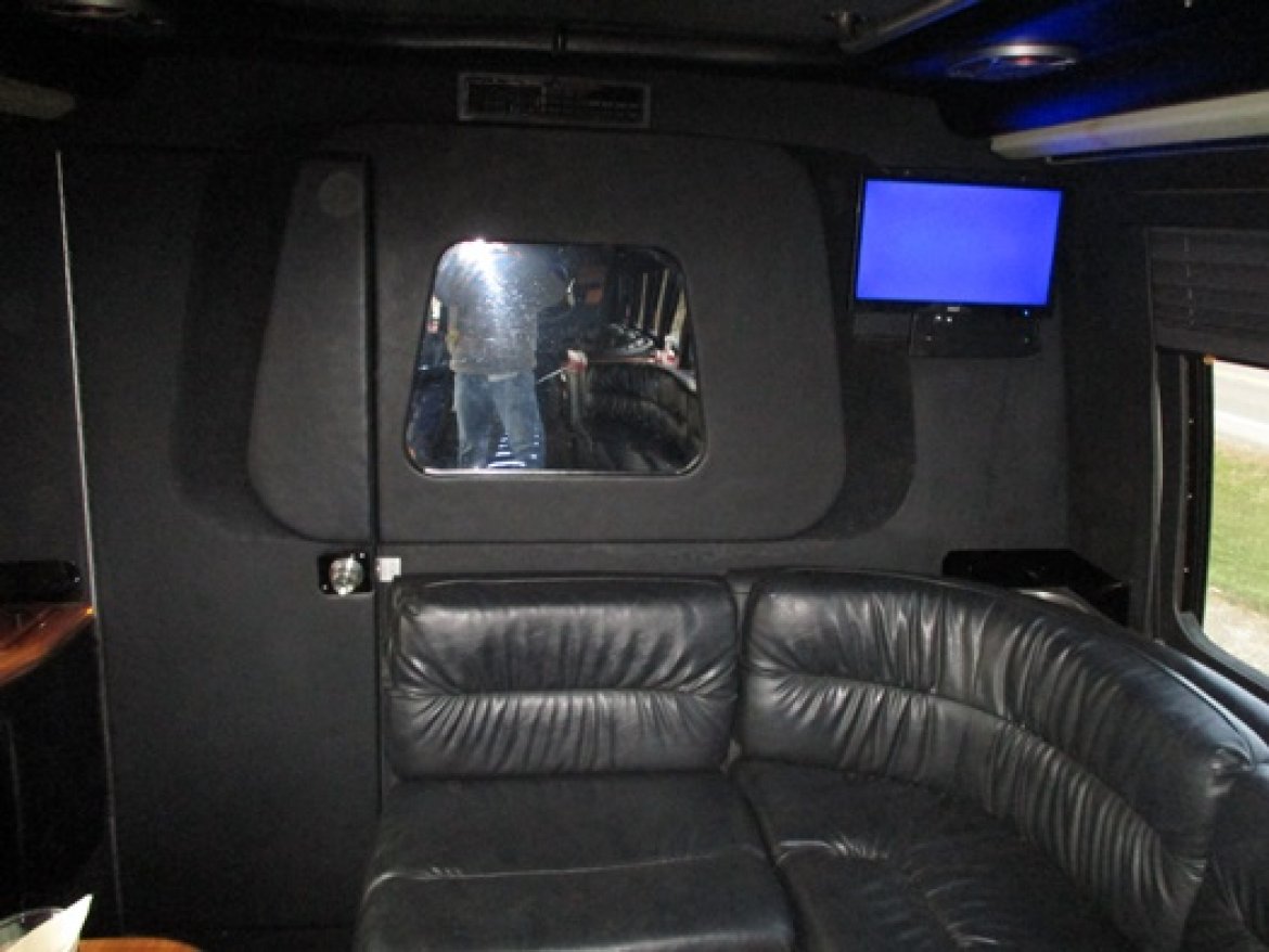 Limo Bus for Sale in Bellefontaine, OH - Photo 22