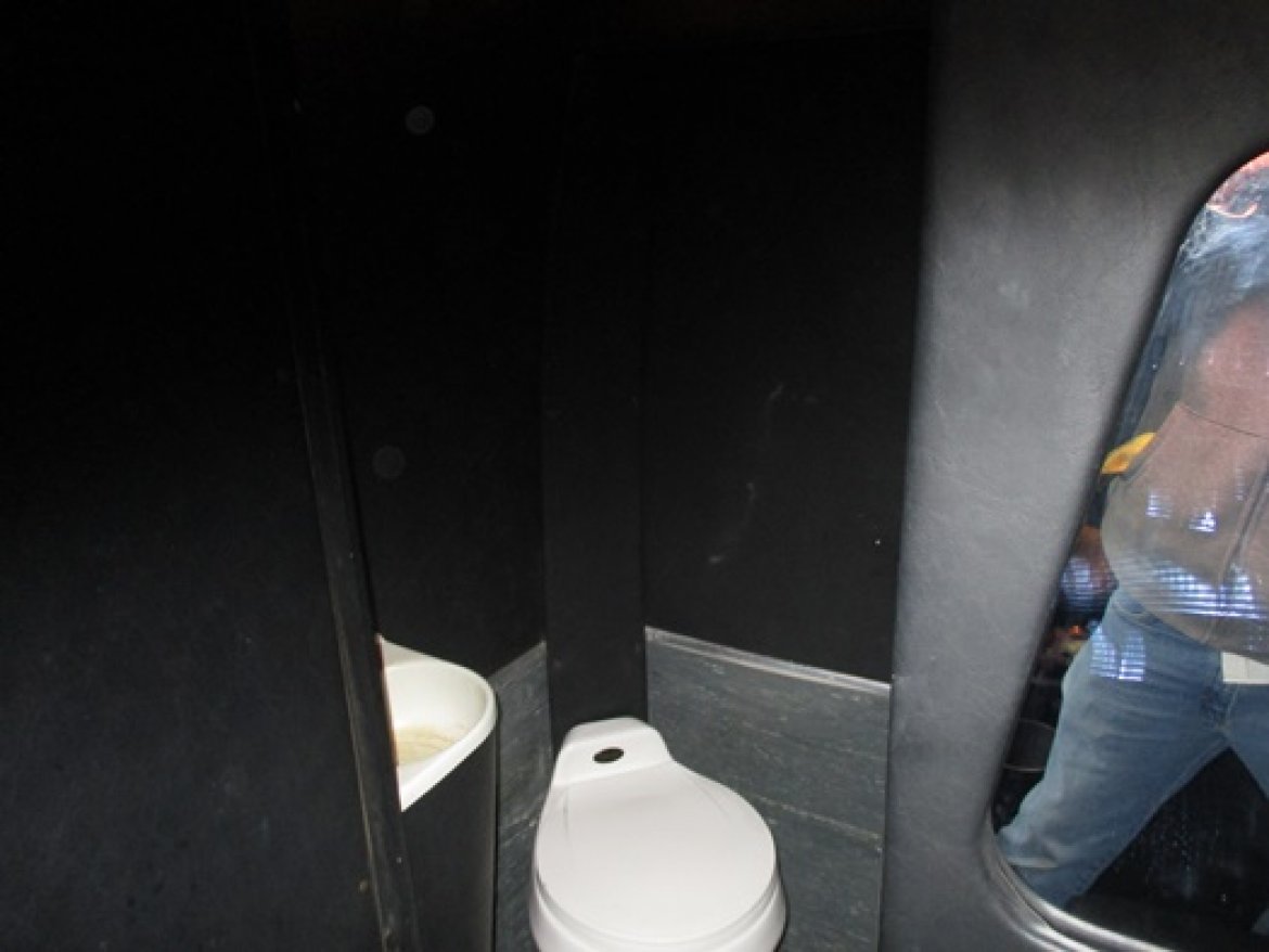 Limo Bus for Sale in Bellefontaine, OH - Photo 27
