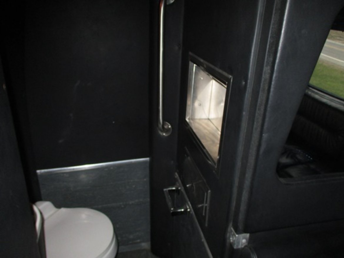 Limo Bus for Sale in Bellefontaine, OH - Photo 28
