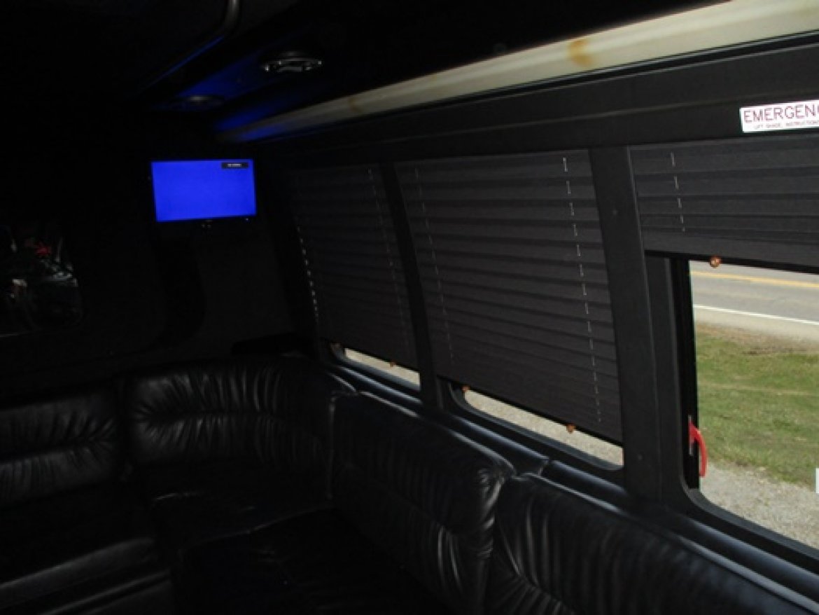 Limo Bus for Sale in Bellefontaine, OH - Photo 32