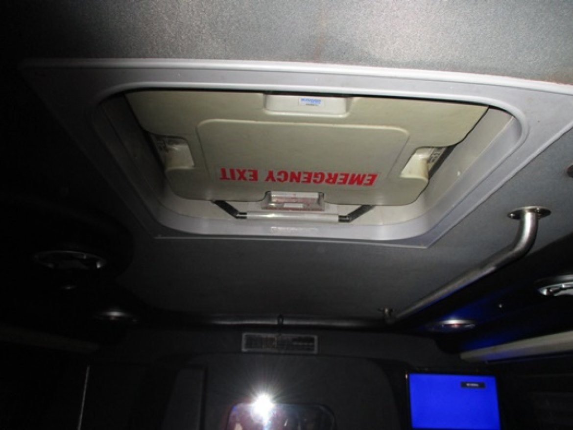 Limo Bus for Sale in Bellefontaine, OH - Photo 33
