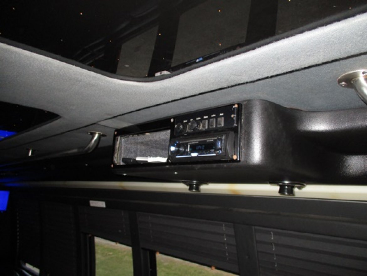 Limo Bus for Sale in Bellefontaine, OH - Photo 34