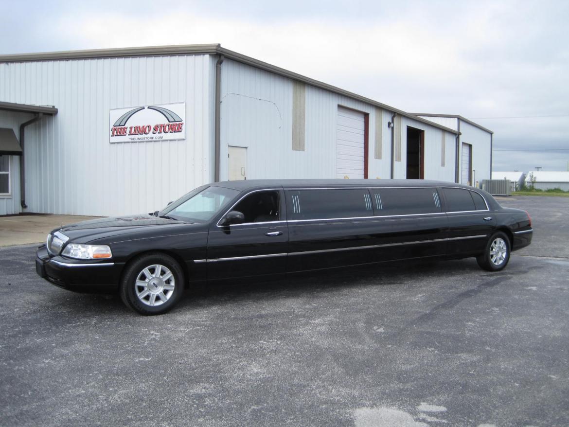 Limousine for Sale in Ozark, MO - Photo 2