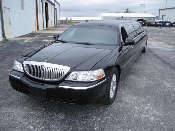 2011 Lincoln  Town Car Limousine for Sale in Ozark, MO - Photo 3