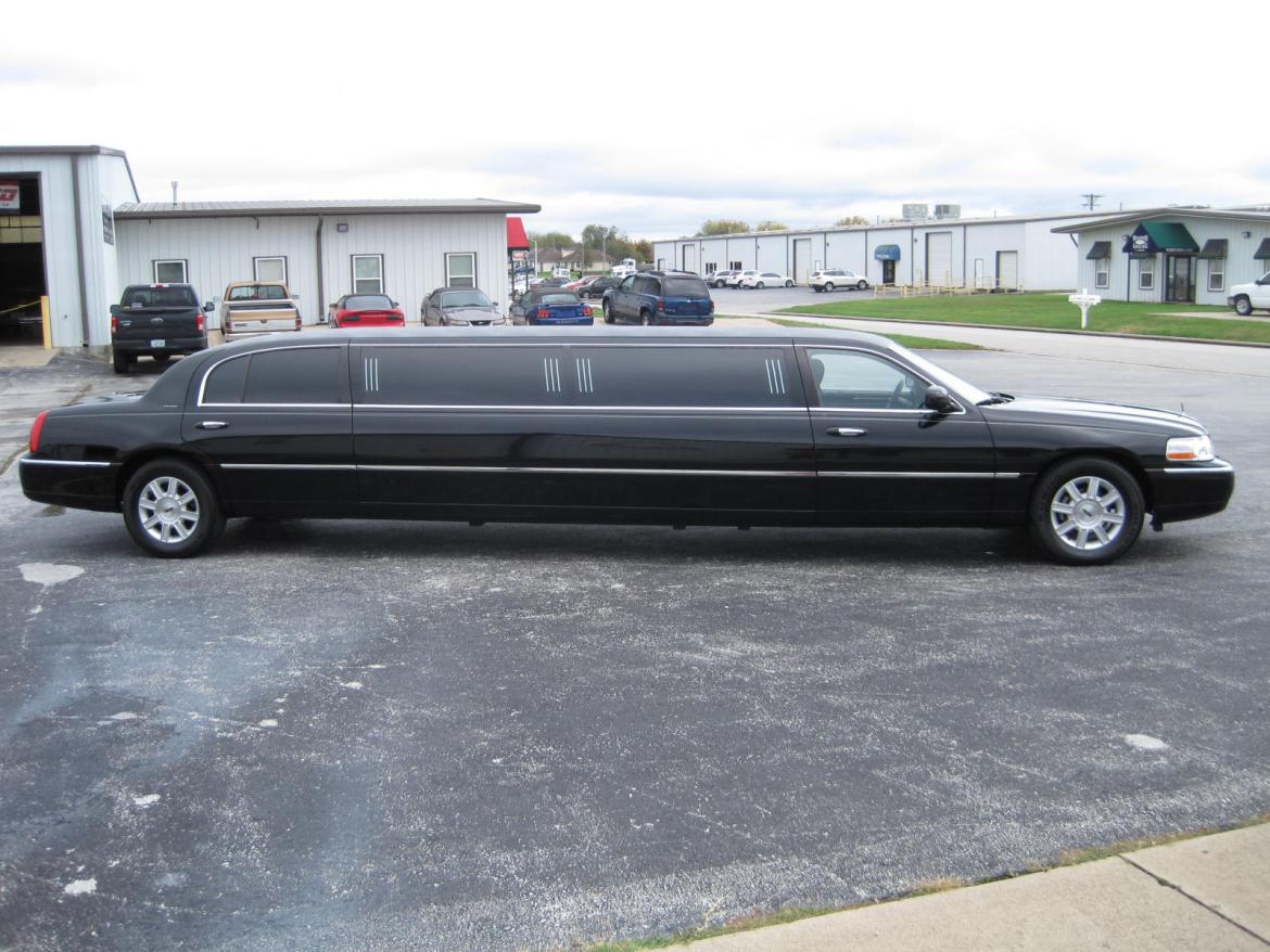 Limousine for Sale in Ozark, MO - Photo 7
