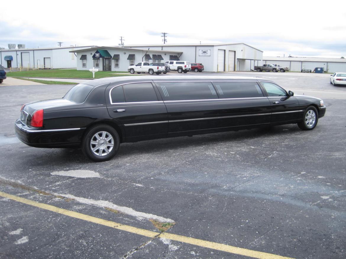 Limousine for Sale in Ozark, MO - Photo 8
