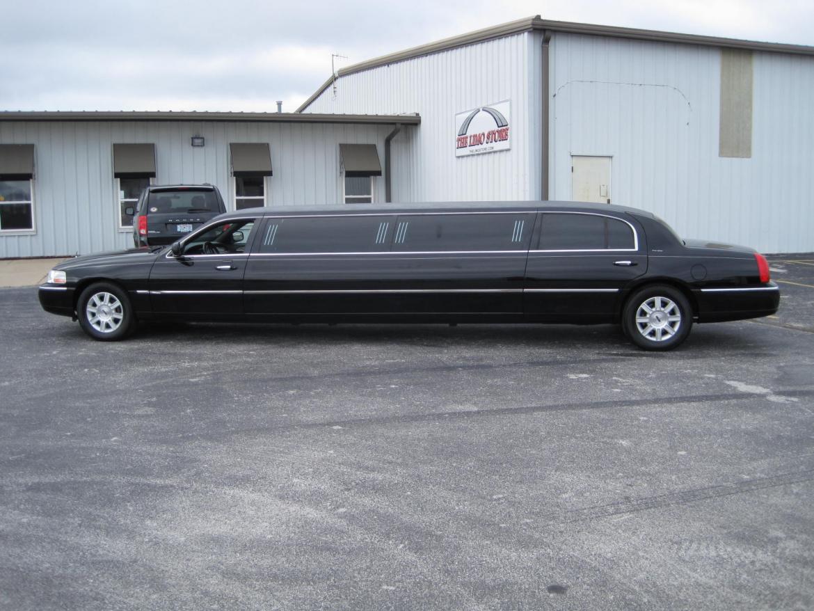 Limousine for Sale in Ozark, MO - Photo 14