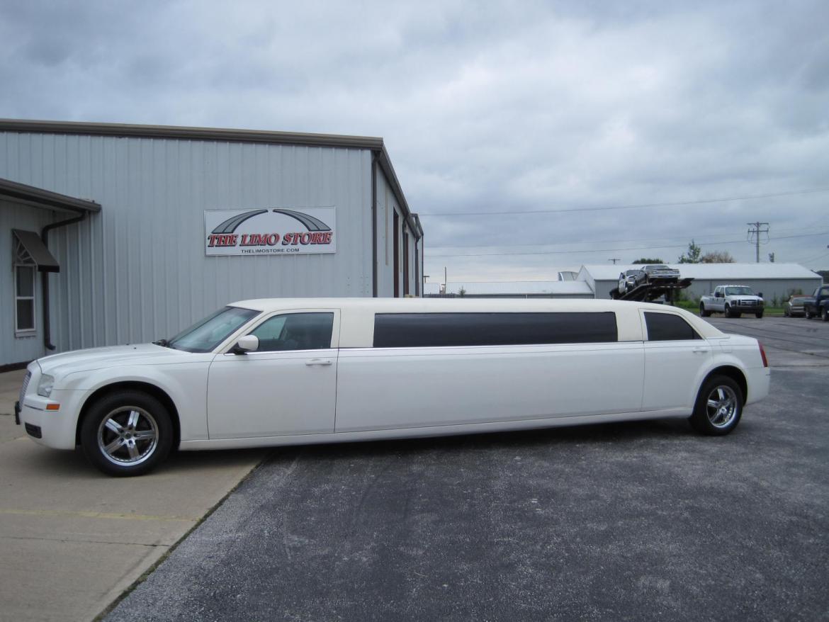 Limousine for Sale in Ozark, MO - Photo 2